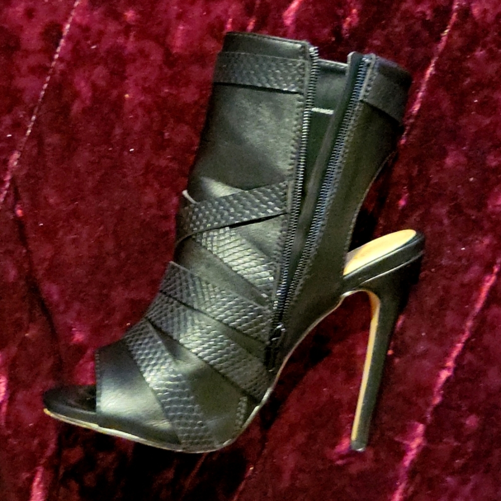Greeta Shoe